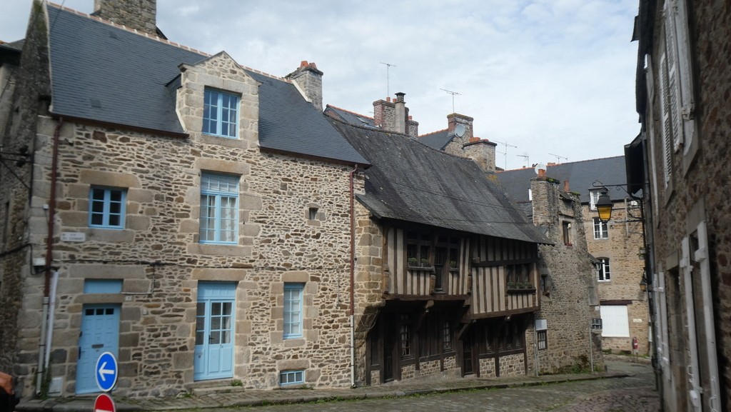 Dinan 10 