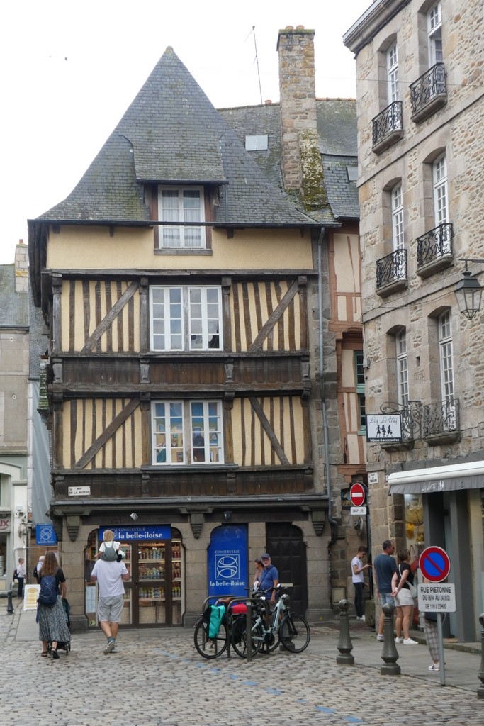 Dinan 13 